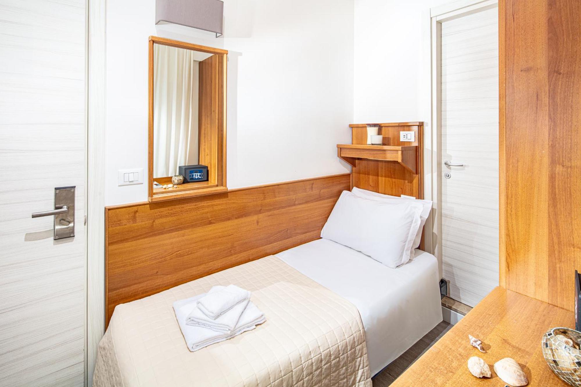Hotel Pigalle Lido di Jesolo Dış mekan fotoğraf